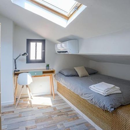 Studio Sous Les Toits Tres Bien Place Et Climatise Montpellier Dış mekan fotoğraf