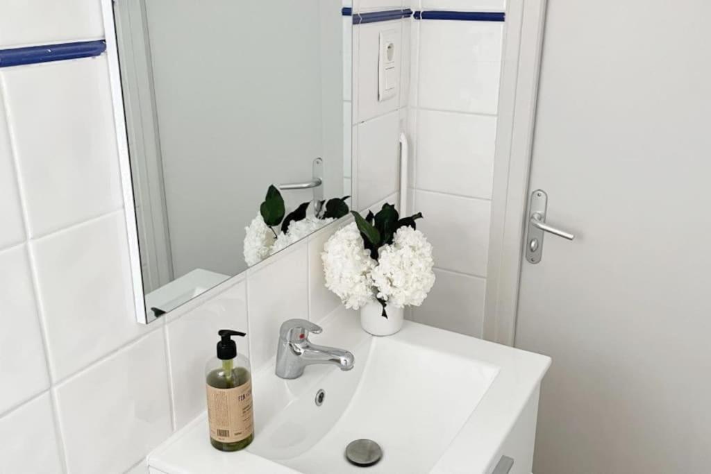 Studio Sous Les Toits Tres Bien Place Et Climatise Montpellier Dış mekan fotoğraf