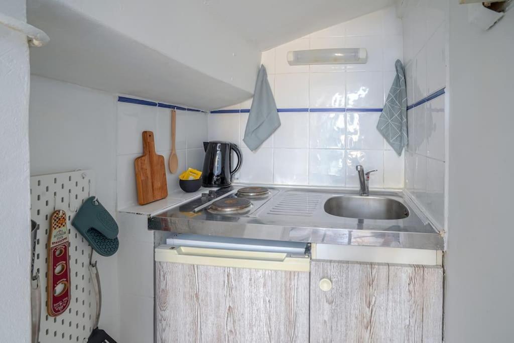 Studio Sous Les Toits Tres Bien Place Et Climatise Montpellier Dış mekan fotoğraf