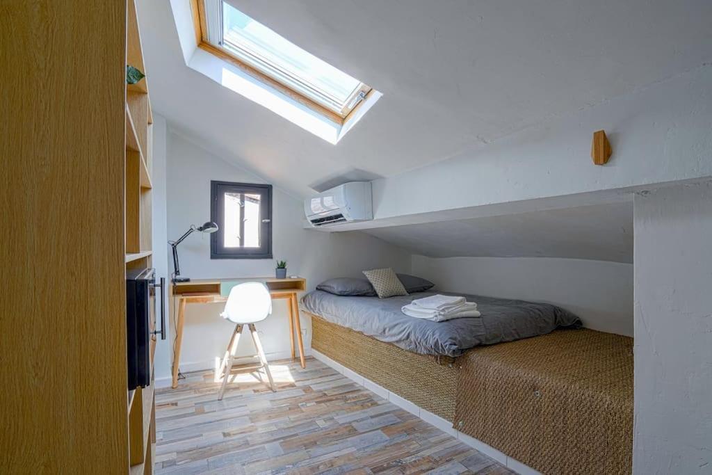 Studio Sous Les Toits Tres Bien Place Et Climatise Montpellier Dış mekan fotoğraf