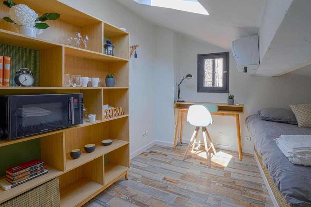 Studio Sous Les Toits Tres Bien Place Et Climatise Montpellier Dış mekan fotoğraf